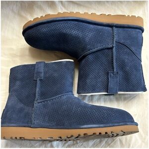 UGG Navy Suede Boots with Tan Sole unlined mini